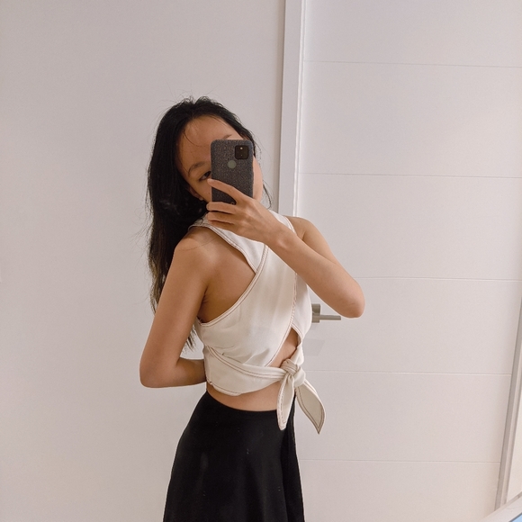 DO+BE White Cross Crop Top with front knot - Picture 2 of 3